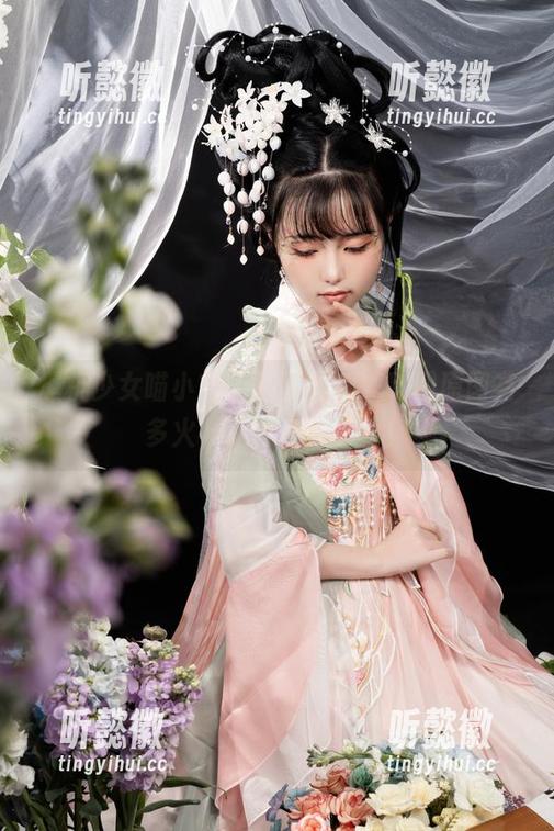 爆机少女喵小吉的圣诞福利，别问原图有多火，我这就给你看！