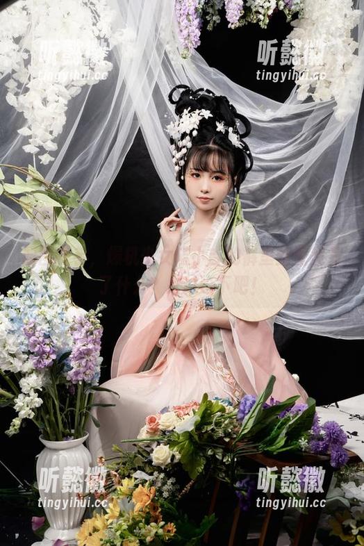 原图在手，爆机少女喵小吉的裤里丝究竟藏了什么？来讨论下吧！