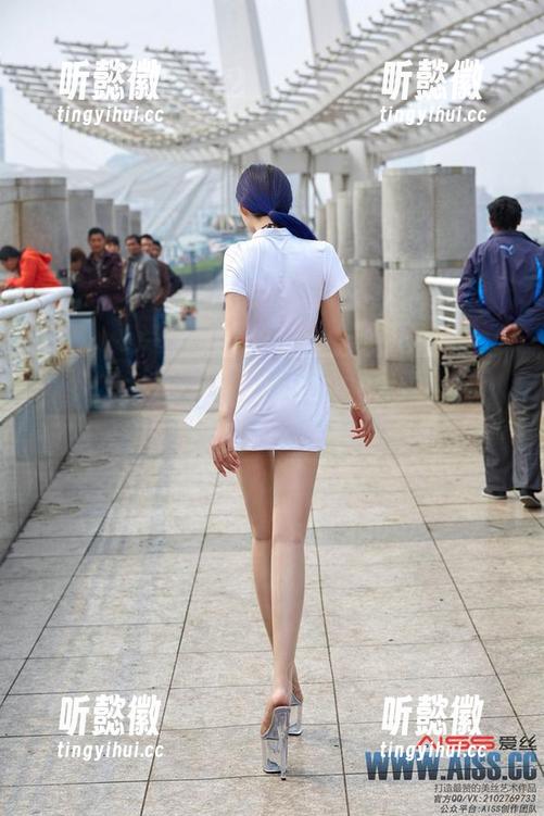 爱丝 - 小茹的办公时光：最新写真作品让人捧腹