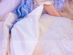特软儿Sona“皮衣”cos扭曲世界：快来看这身衣服挺拔到了天上！