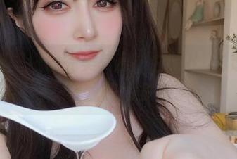美图到壁纸的完美转身，白银81的透明服让我想太多。