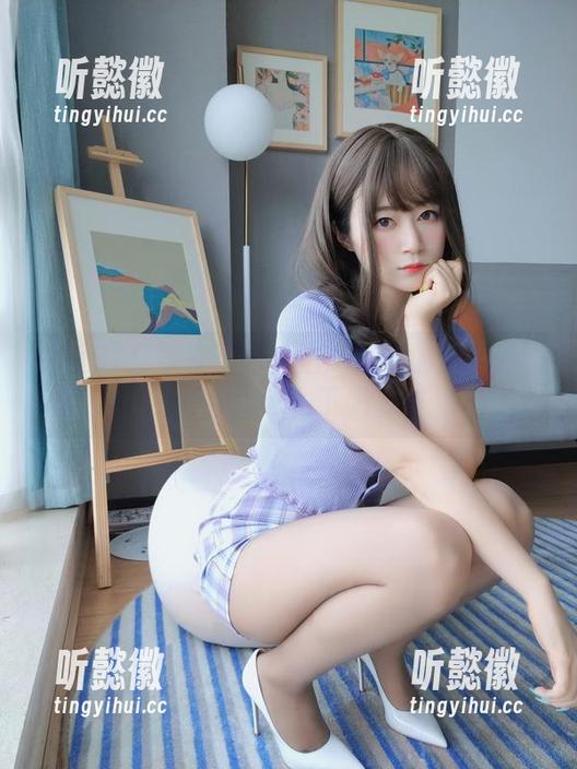 白银81更衣室上的自拍：让我这颗无情的心稍微动一下吧。