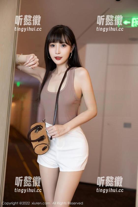 秀人网 - 不服来战：K8傲娇萌萌Vivian的天台写真合集，谁能抵挡这股萌力？