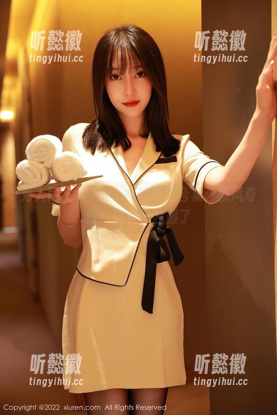 秀人网 - 冷月yuer的夏日合集：画风奇特！这夏日我服了
