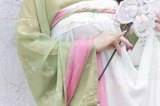 秀人网 – 这白裙私拍不就是真实的日常吗？曼柔也太自然了吧。