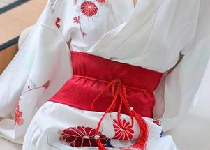 秀人网 – 甜佳佳的泳池写真：水花四溅的浪漫