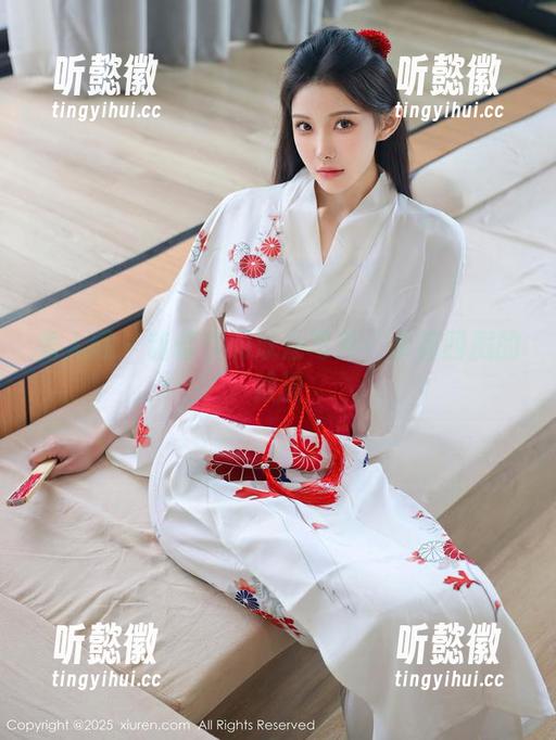 秀人网-甜佳佳 秀人网 - 甜佳佳的泳池写真:水花四溅的浪漫
