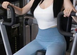 秀人网 – 甜白酱的旅拍：远离圣光，直击心底的小骚动