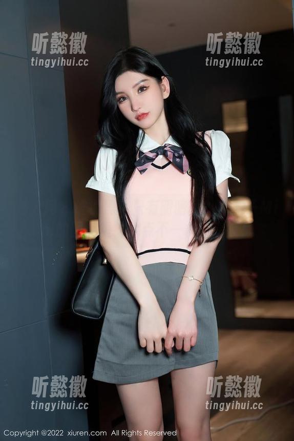 秀人网 - 谁说黑色只有阴暗面？糯美子Mini的图库里给你点不一样的亮夜！