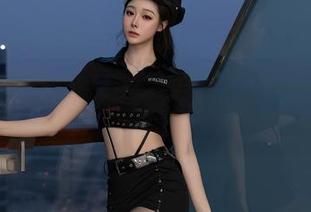 秀人网 – 这就是茜茜Kimi的夏日写真：图片里有莫名的清凉感