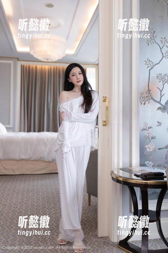 秀人网 - 发现雯大王susie的白丝作品集，高清特写让我开始怀疑平常的审美标准…