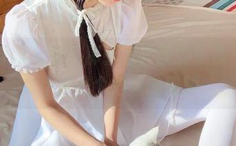 稚乖画册 – 看，那张照片里的夜夜，白丝女仆就是个危险的陷阱。