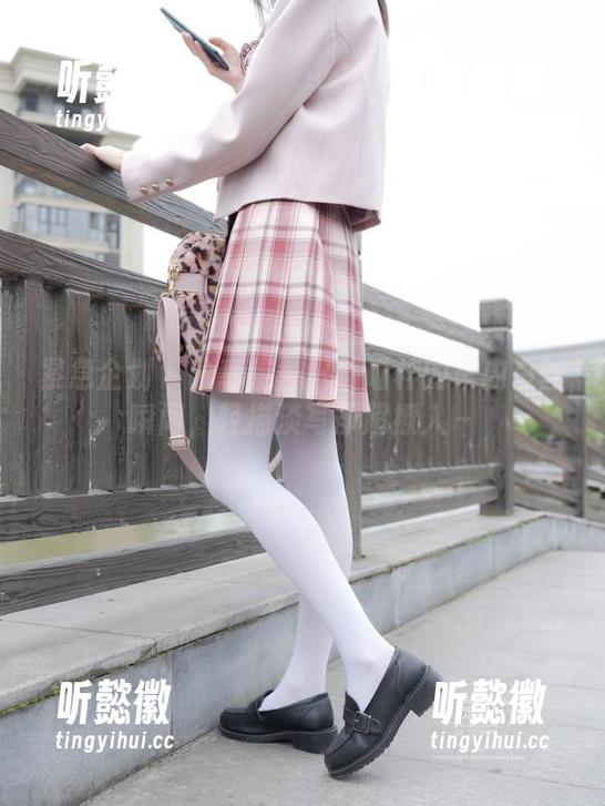 紧急企划-一只喵喵梓 紧急企划 - 分享!一只喵喵梓的车内白丝瞬间,轻描淡写却超撩人~
