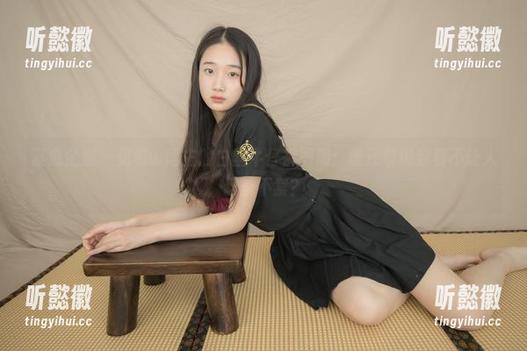 紧急企划-见希w 紧急企划 - 见希w博主的白丝牛仔裤图册:谁还敢说穿着不让人忍俊不禁?