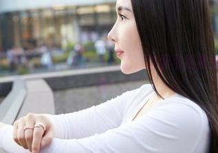 蜜桃社 – E杯奶茶的裤里丝图册来了，这回可别被她的甜蜜迷了眼！