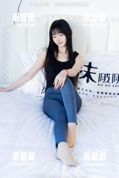 袜啵啵 - 瑶瑶的白棉袜合集：这就是我烦恼的源头，每次都是袜子比人还抢眼。