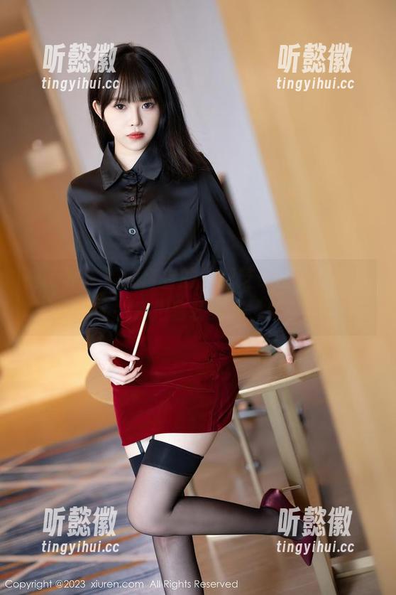 语画界 - 胖瘦皆宜的徐莉芝Booty，这次的最新图库把套装穿成了什么鬼？