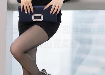 语画界 – 王馨瑶yanni的丝袜写真：优雅与俏皮的完美碰撞
