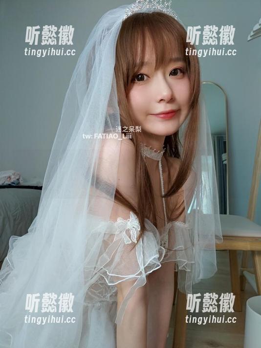 它可能就是迷之呆梨的镂空图包，资源不考虑？