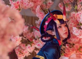 悄悄捧起铁打萌萌_moi的写真，花瓣般的温柔，这是谁的错？