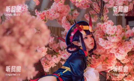 铁打萌萌_moi 悄悄捧起铁打萌萌_moi的写真,花瓣般的温柔,这是谁的错?
