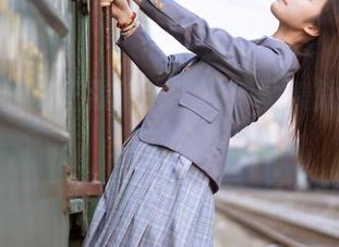 向镜酱的女王致敬，这高清图集就像一杯下午茶