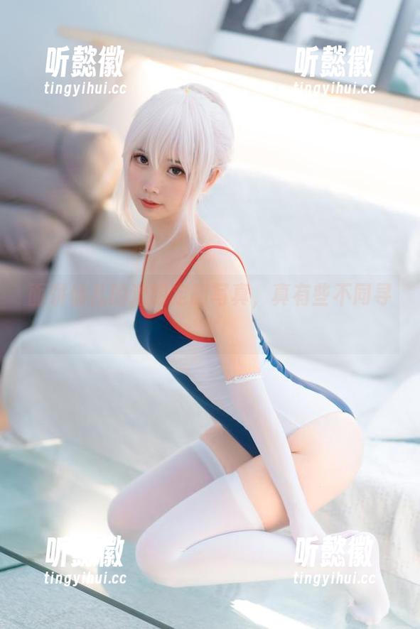 面饼仙儿的透明定制写真，真有些不同寻常