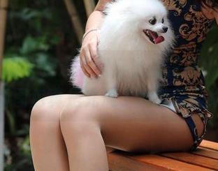 魔镜街拍 – 把连衣裙穿出新花样，曼曼最新图包真是充满了意外的曲线